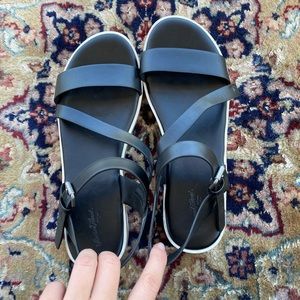 Universal Threads Strappy Sandals size 8